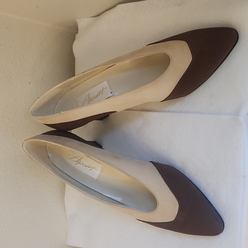 ♤ Apart Elegant Two-Tone Women's Pumps